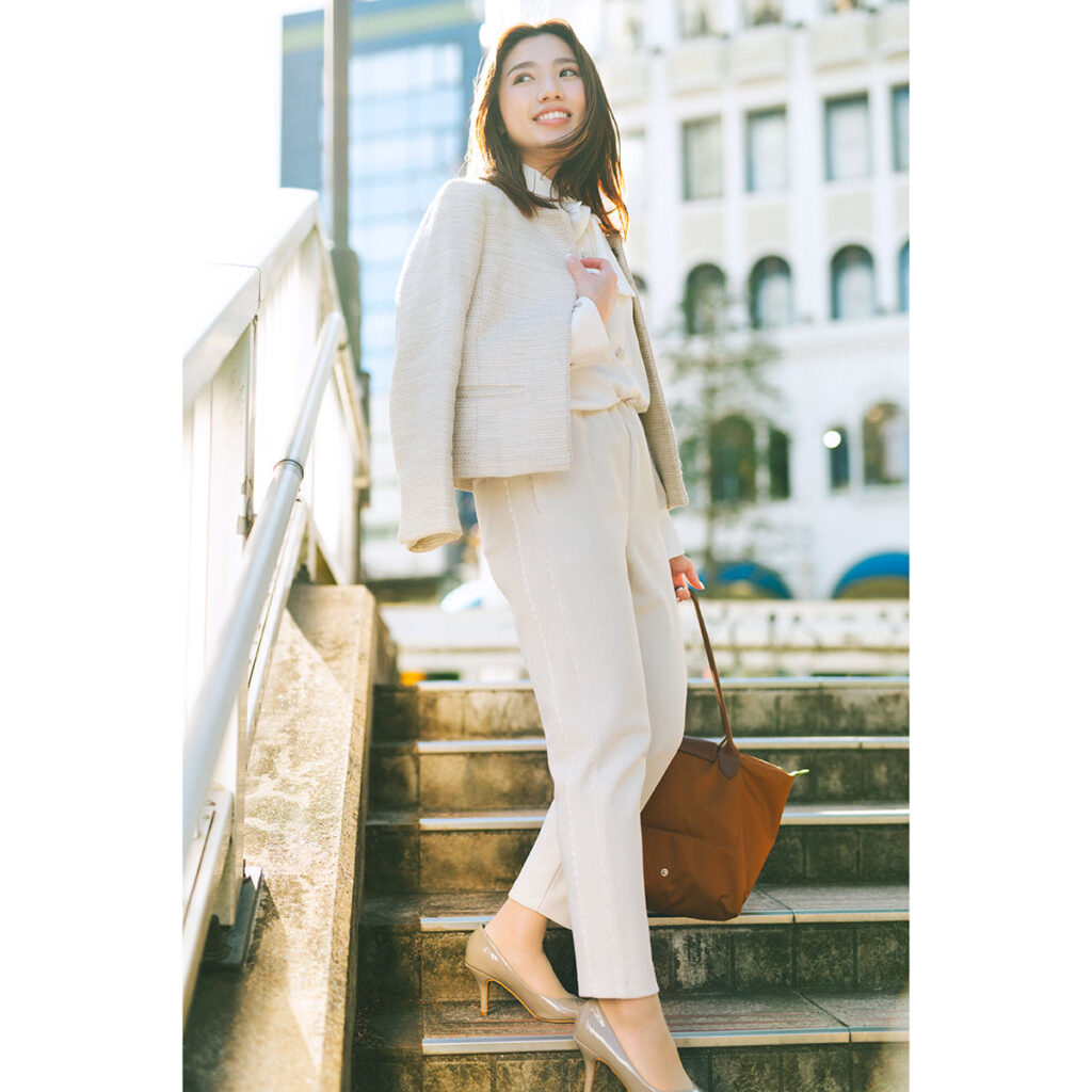 miele grandeの「白パンツ」のコーデ