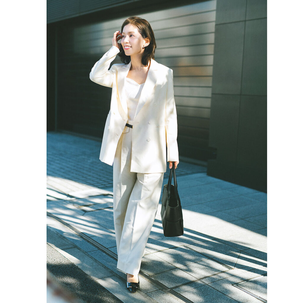 ホワイトワントーンのジャケパンコーデ