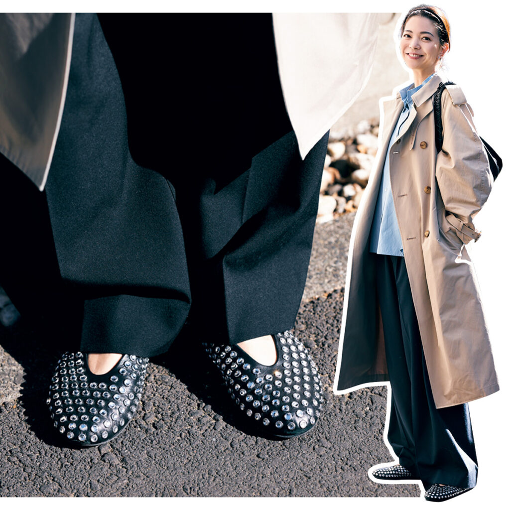 アライアのスタッズシューズ