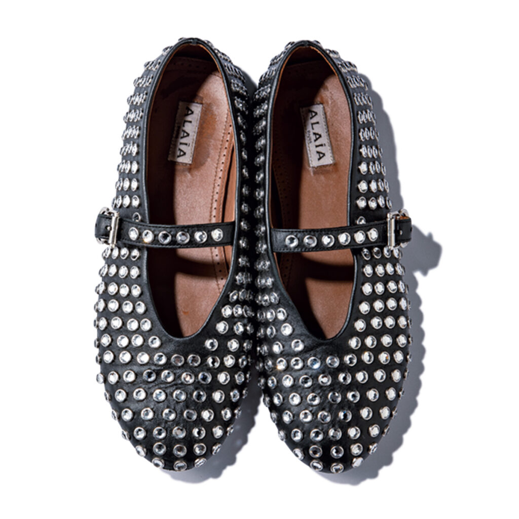アライアのスタッズシューズ