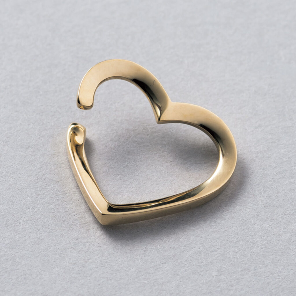 STAR JEWELRYのハートのイヤーカフ