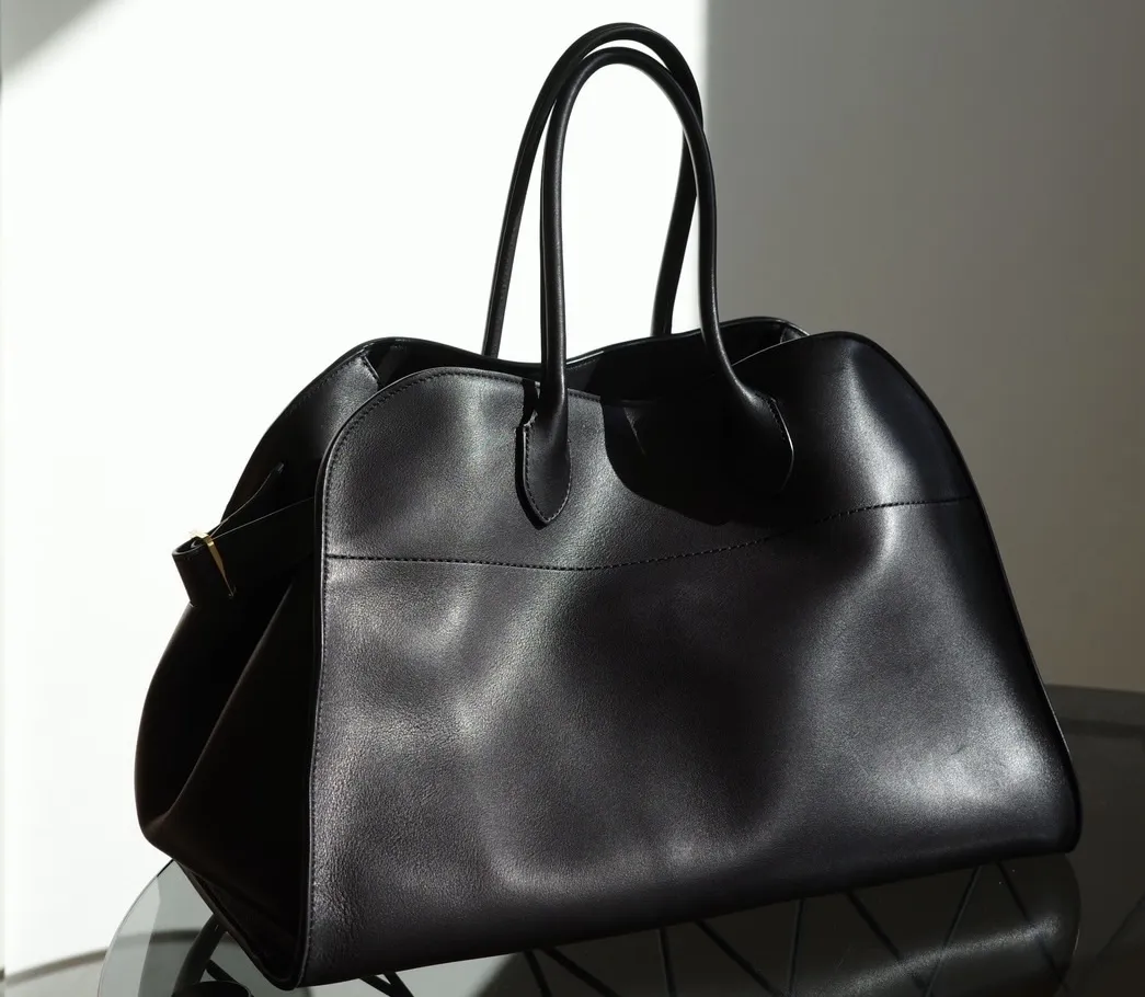 ライター・飯室紗季さんが購入したザ・ロウのバッグ「マルゴー」