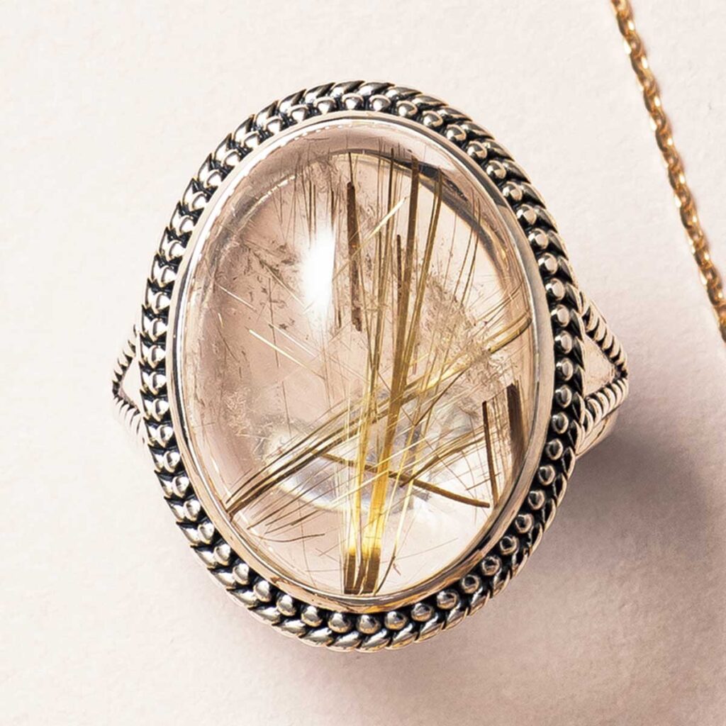 Lilasの大ぶりストーンリング