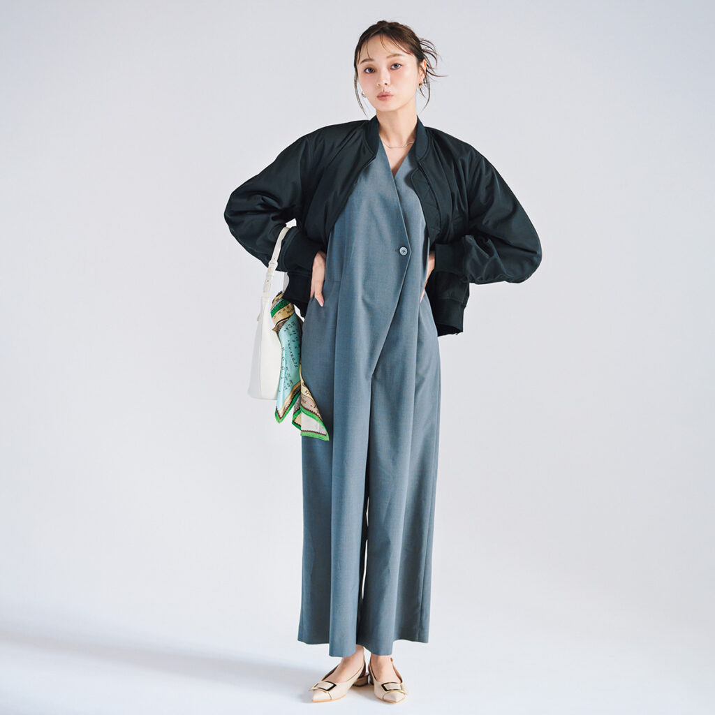 ユニクロのブルゾンとオールインワンのコーデ