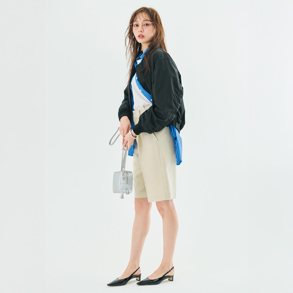 ユニクロのブルゾンとハーフパンツのコーデ