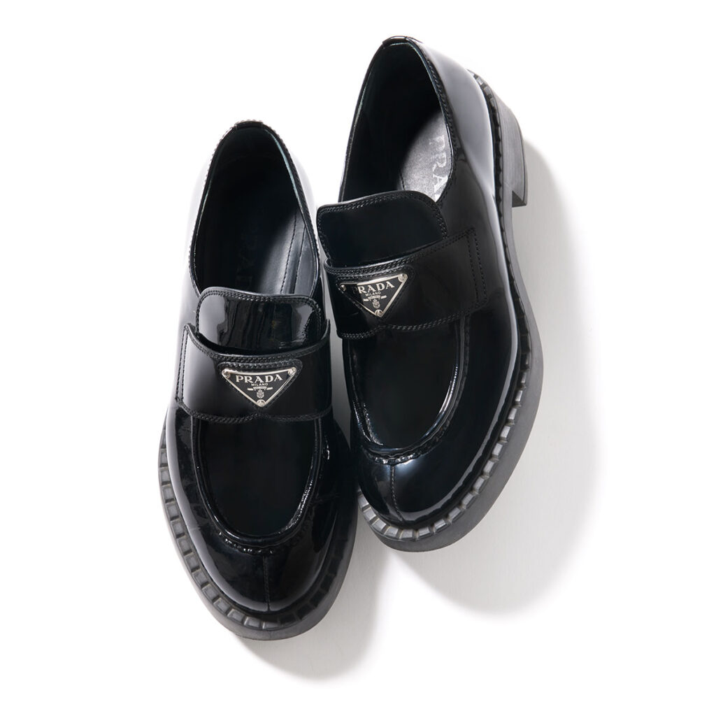 PRADAの「ローファー」