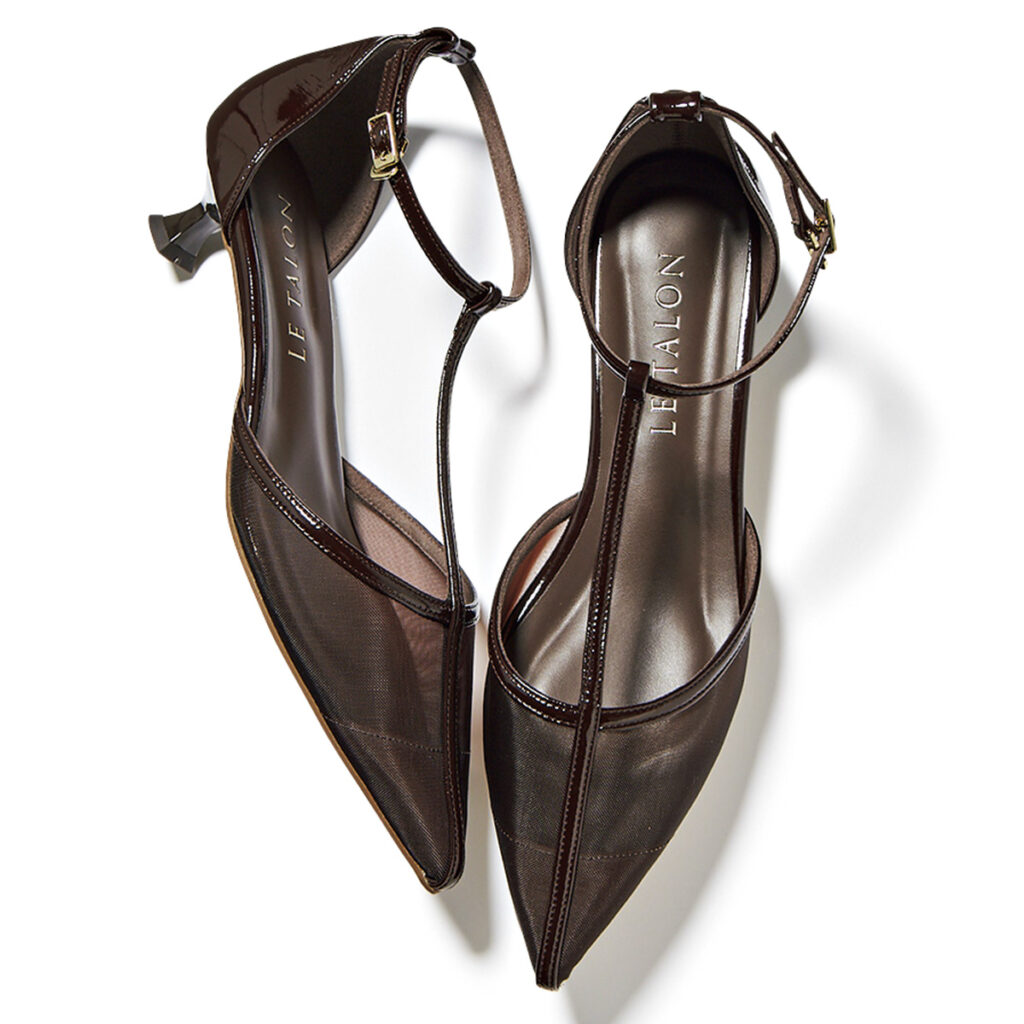 Tストラップのシアーパンプス