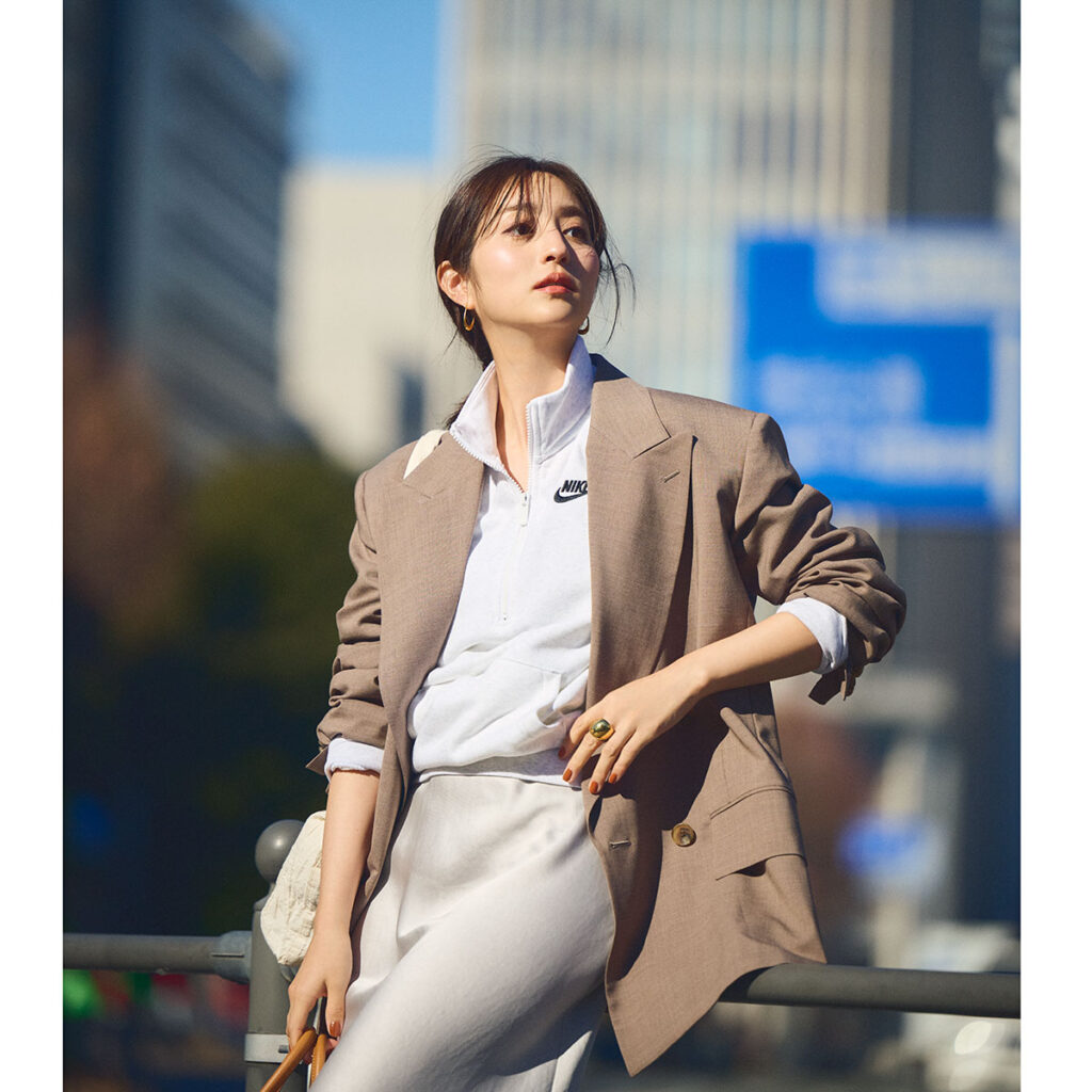 ハーフジップとジャケットのキレイめカジュアルコーデ