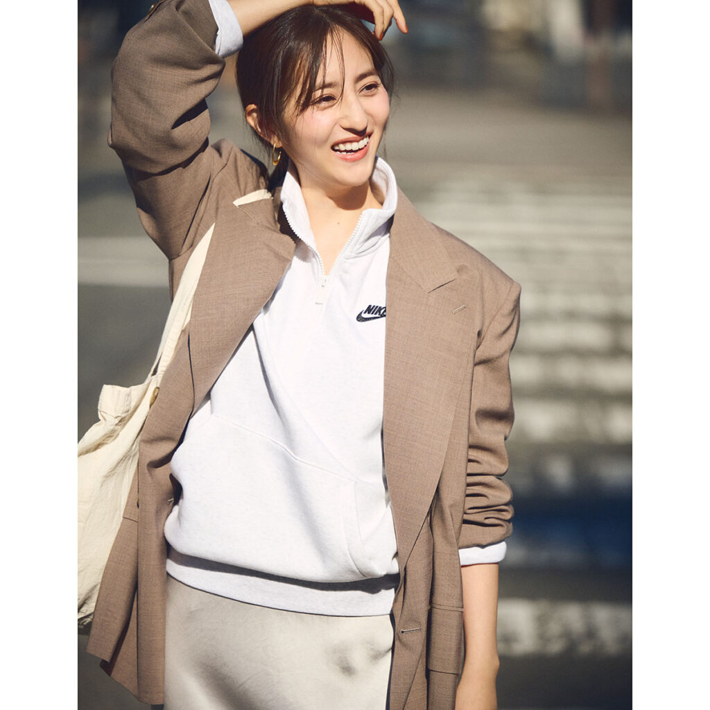 ハーフジップとジャケットのキレイめカジュアルコーデ