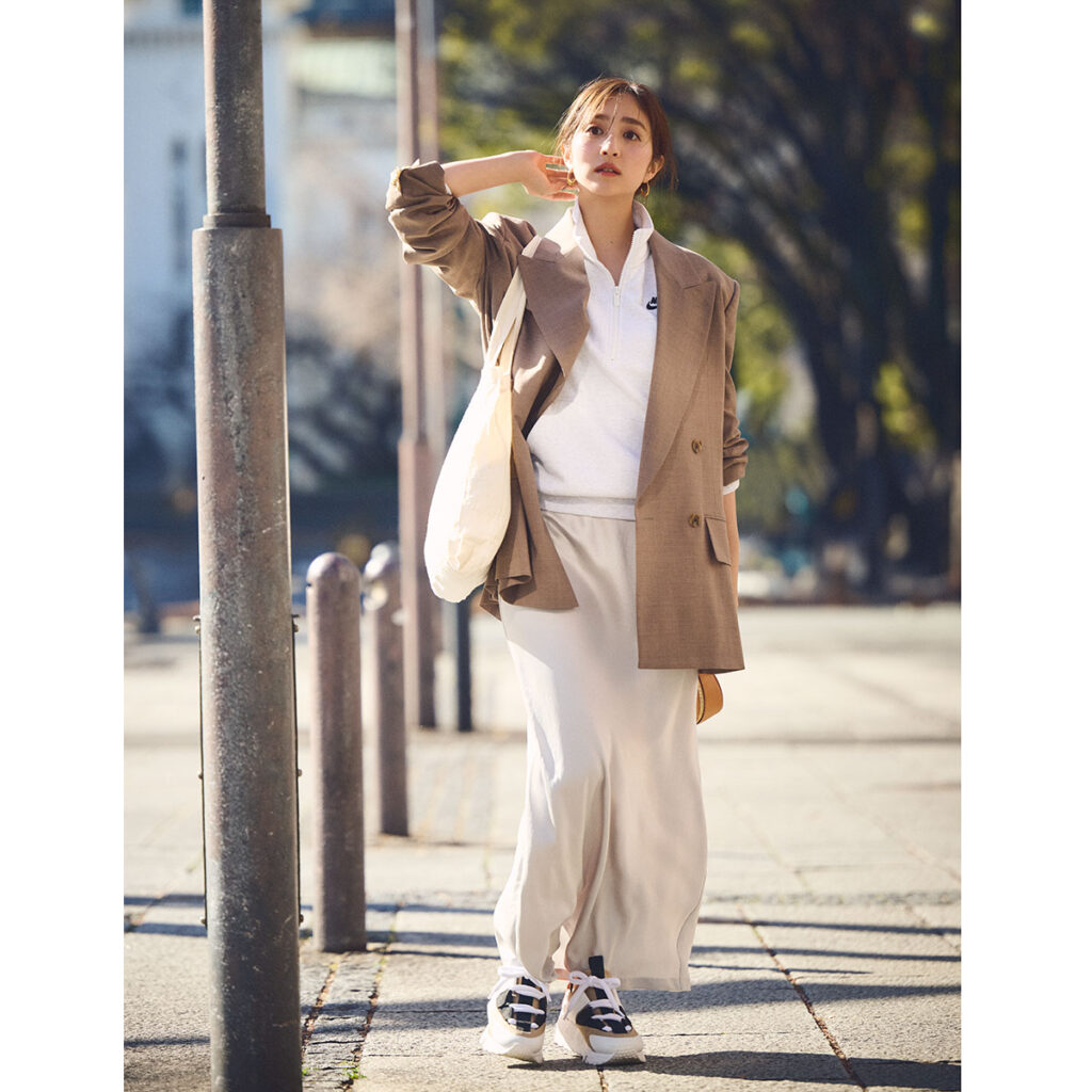 ハーフジップとジャケットのキレイめカジュアルコーデ