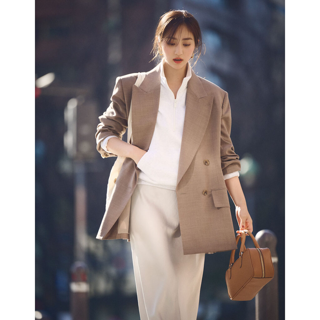 ハーフジップとジャケットのキレイめカジュアルコーデ