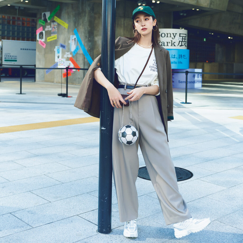 ジャケパン×キャップのスポーティコーデ