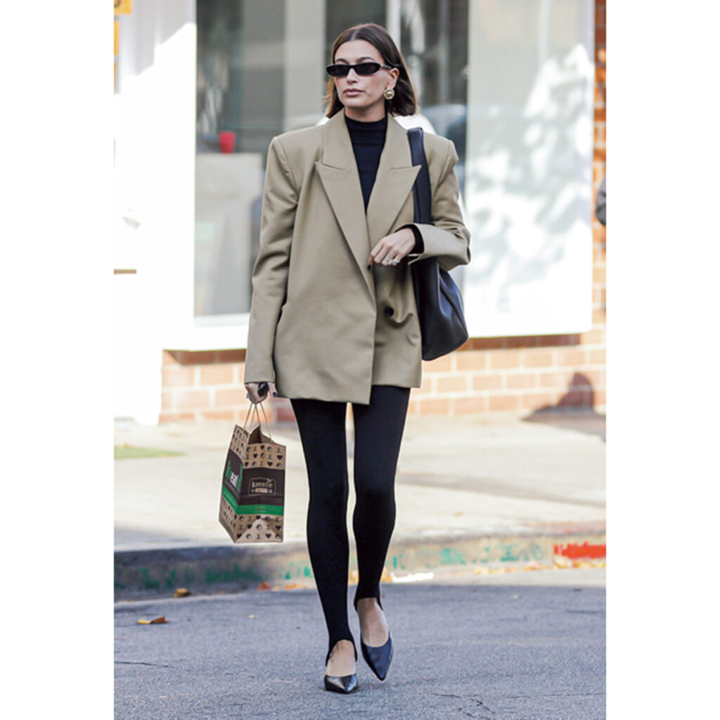 大きめジャケットとトレンカのコーデ