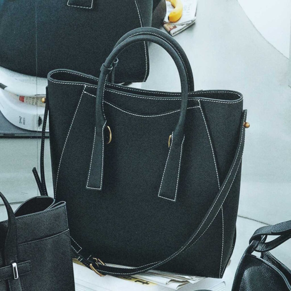 トフ＆ロードストーンの黒バッグ