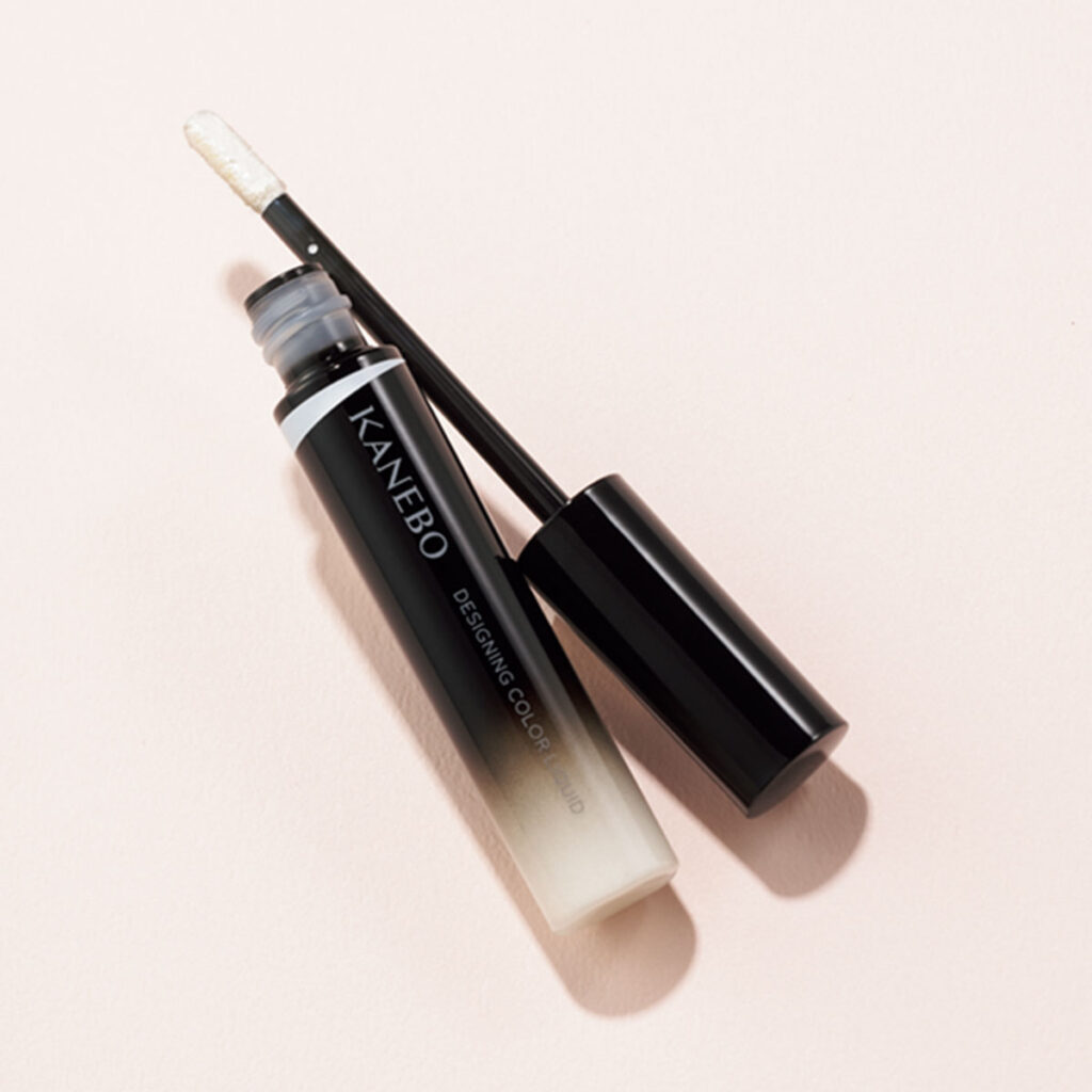 KANEBO デザイニングカラーリクイド 05 SPF4・PA+