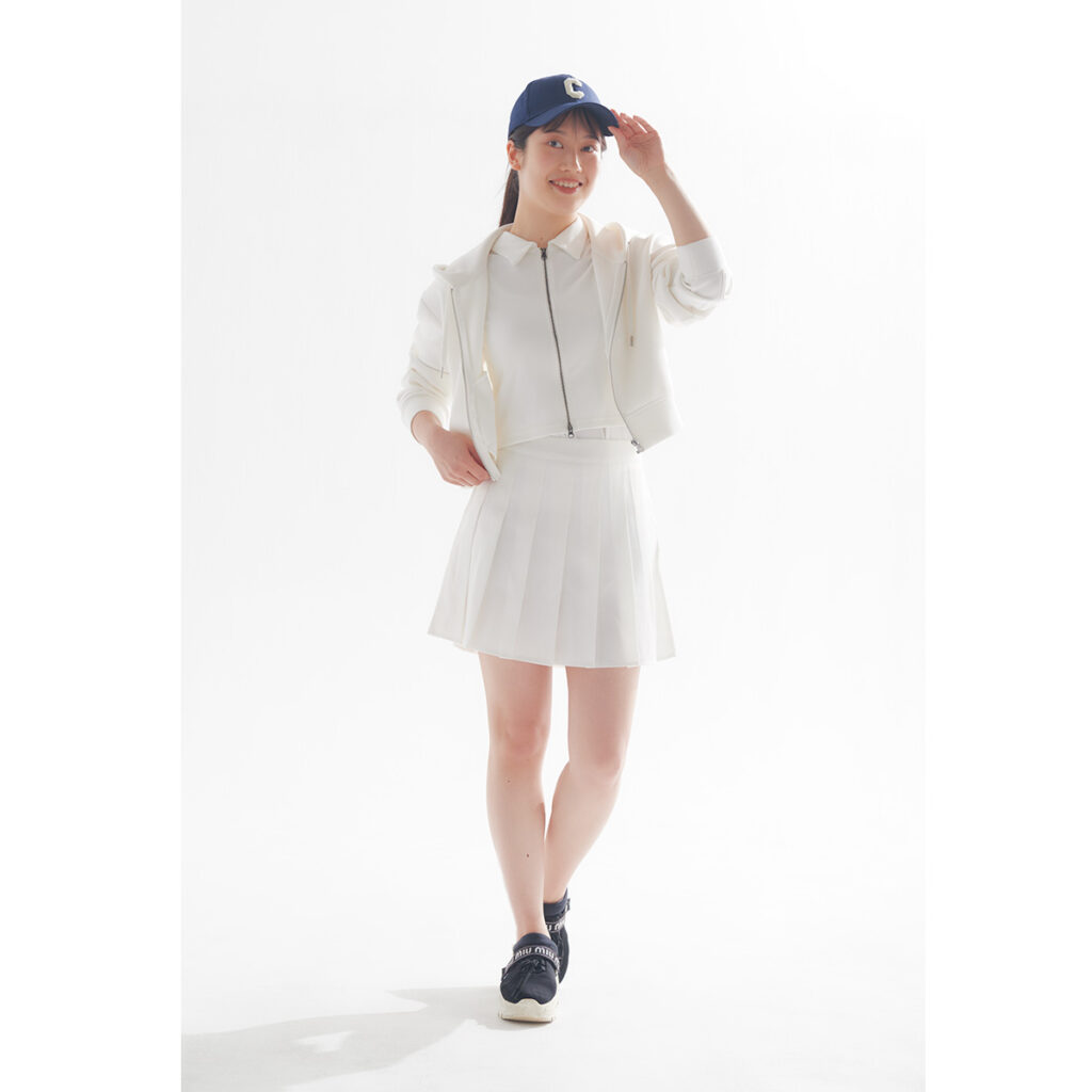 オールホワイトのゴルフコーデ