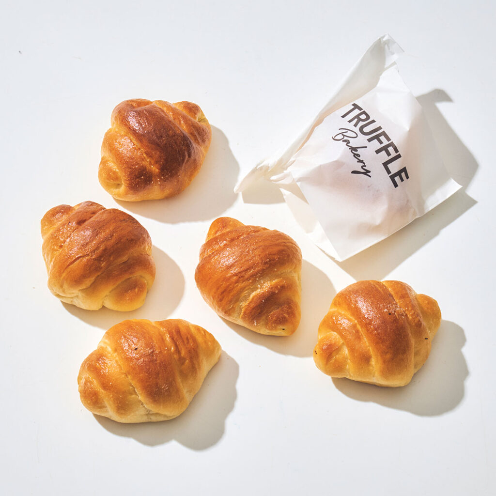 TruffleBAKERY「白トリュフの塩パン」