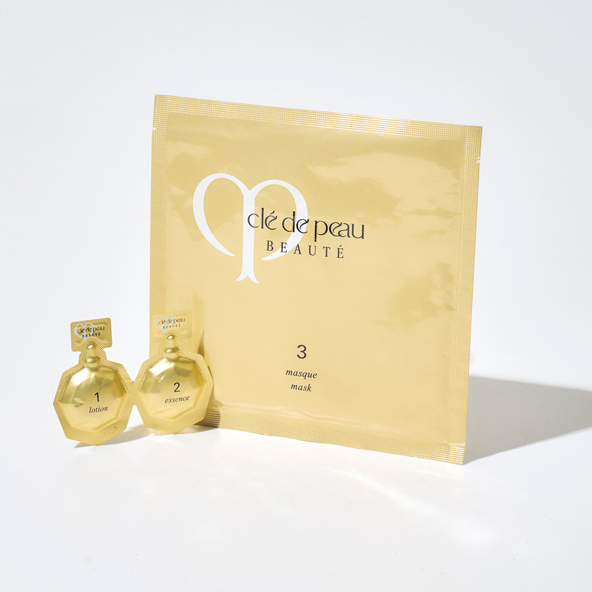 clé de peau BEAUTÉ「コンサントレイリュミナトゥール」