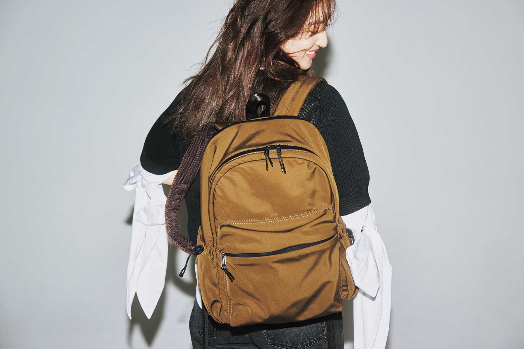ニュアンスブラウンのバックパック