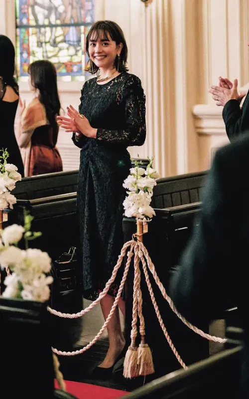 結婚式お呼ばれコーデ 黒のレースドレススタイル