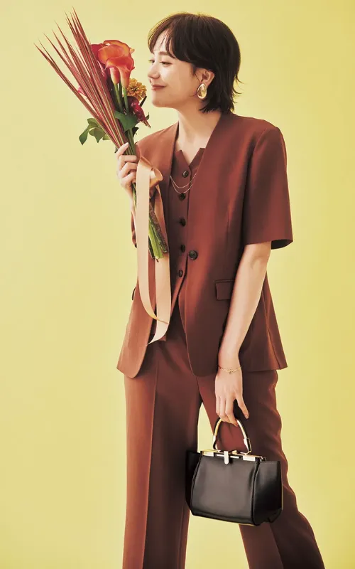 結婚式お呼ばれコーデ ハーフスリーブジャケット×ビスチェ×パンツ モードなスリーピーススタイル