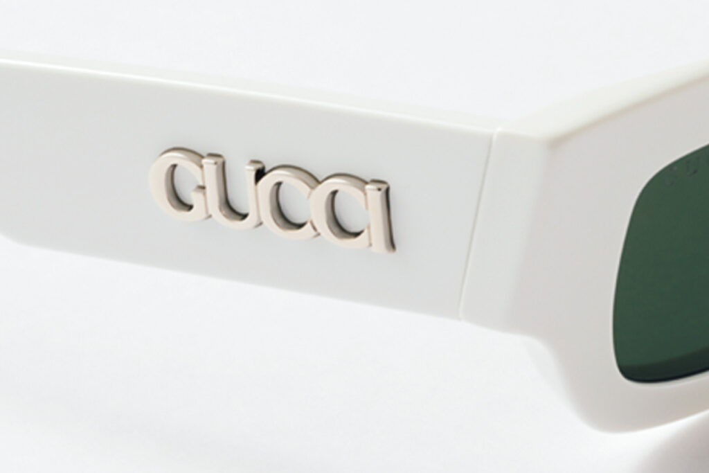 グッチの白フレームサングラス