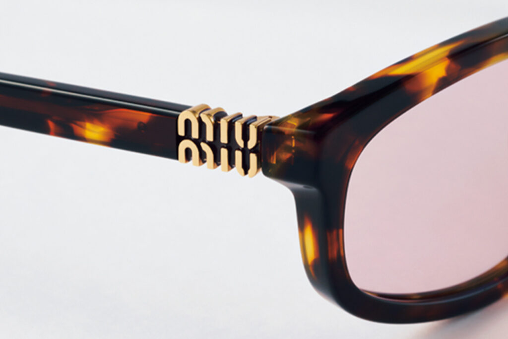 ミュウミュウのべっ甲フレームサングラス