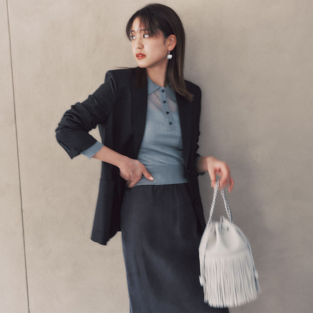 ユニクロの感動ジャケットとラメシアーニットのコーデ