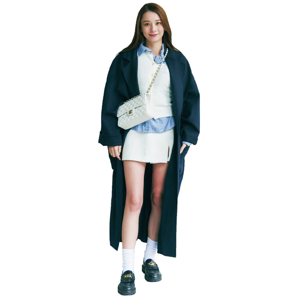 シャツやローファーのトラッドコーデ