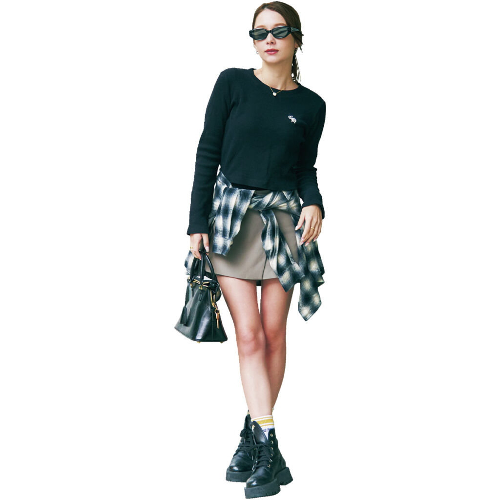 クロムハーツのロンTとZARAのスカパンのコーデ