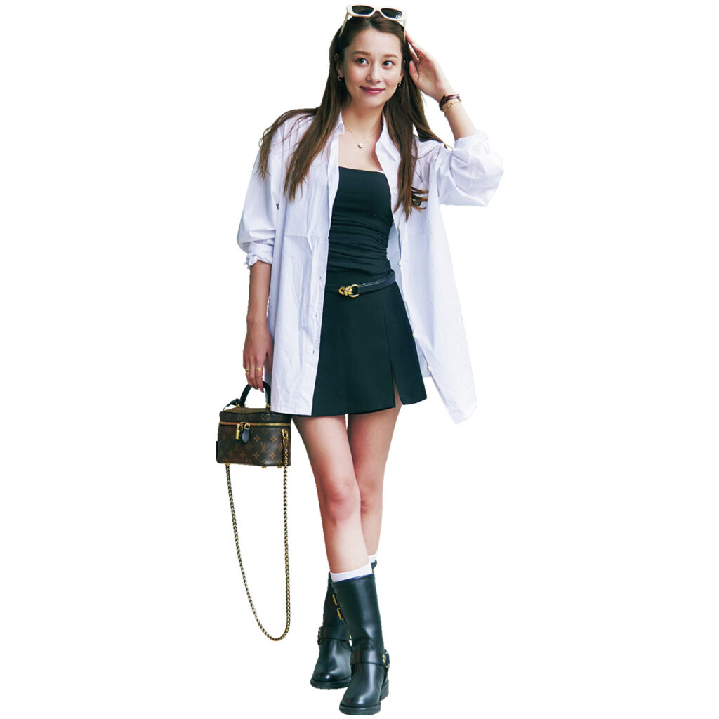 ZARAのスカパンに白シャツのコーデ