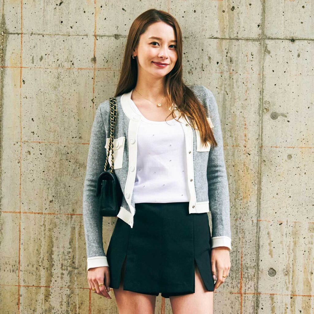 バイカラーカーデとミニスカパンのコーデ