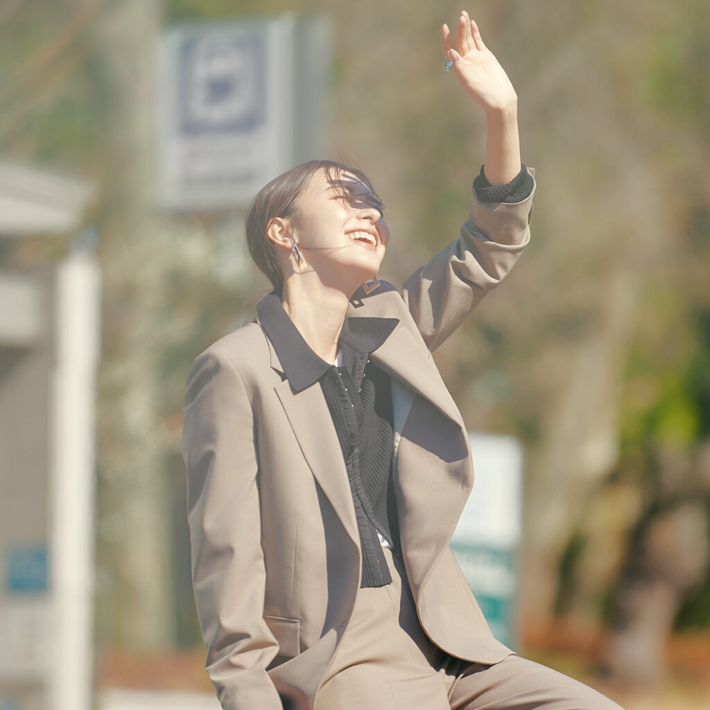 ベージュのセットアップのコーデ