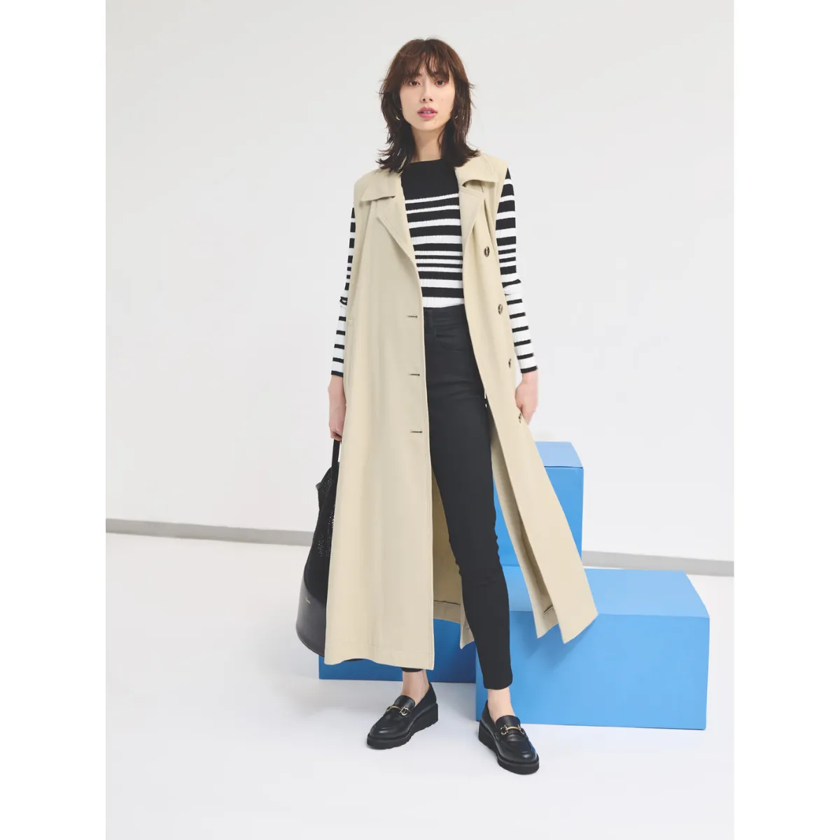 秋のジレコーデでおすすめのボーダー×黒スキニー×ベージュジレの土屋巴瑞季さん