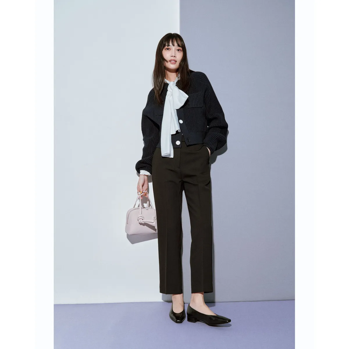 骨格ストレートに似合うセンタープレスパンツ×カーデ×ボウタイブラウスの林田岬優さん