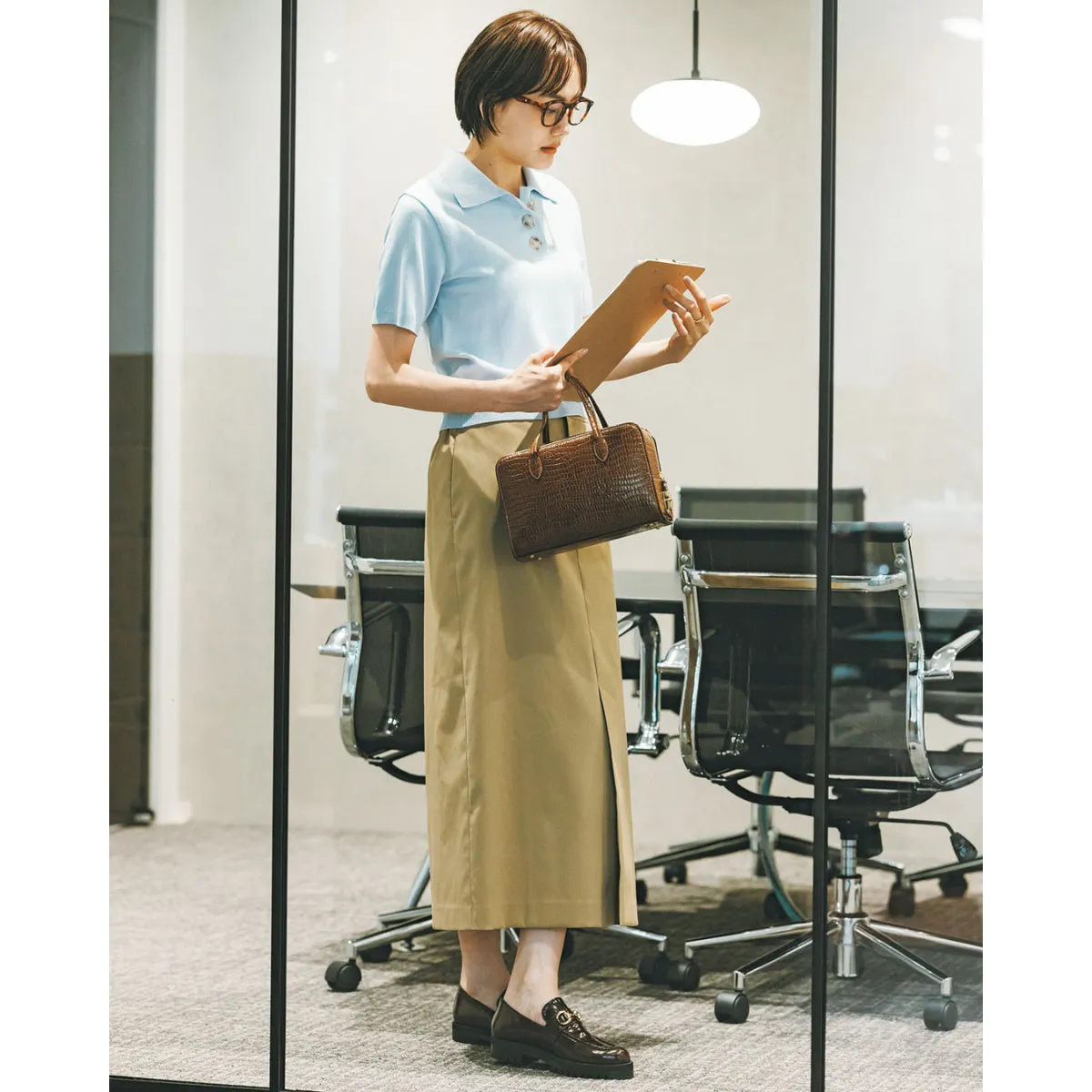 骨格ストレートにおすすめのスカート×ポロニットの松井愛莉さん