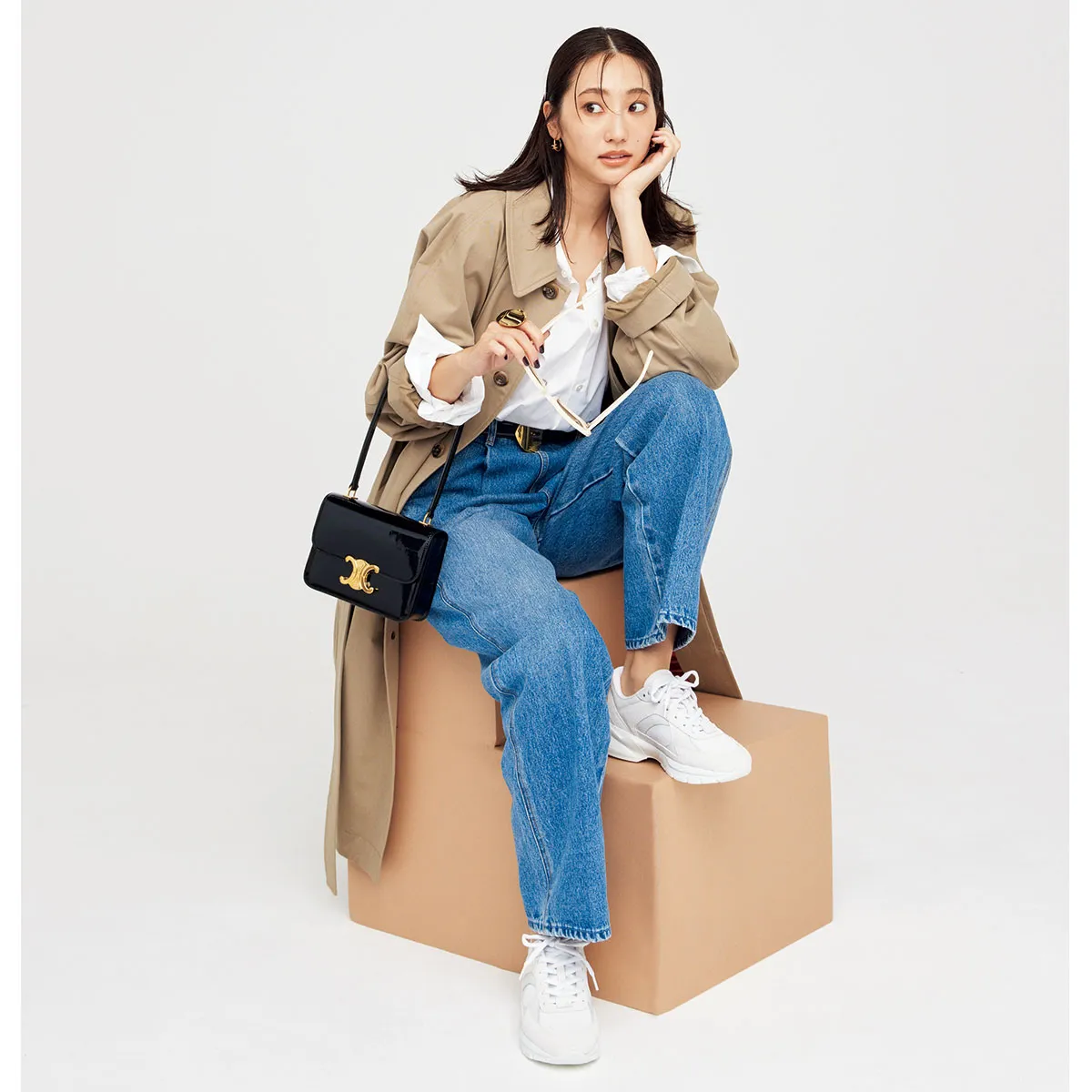 骨格ストレートにおすすめのトレンチ×デニムの武田玲奈さん