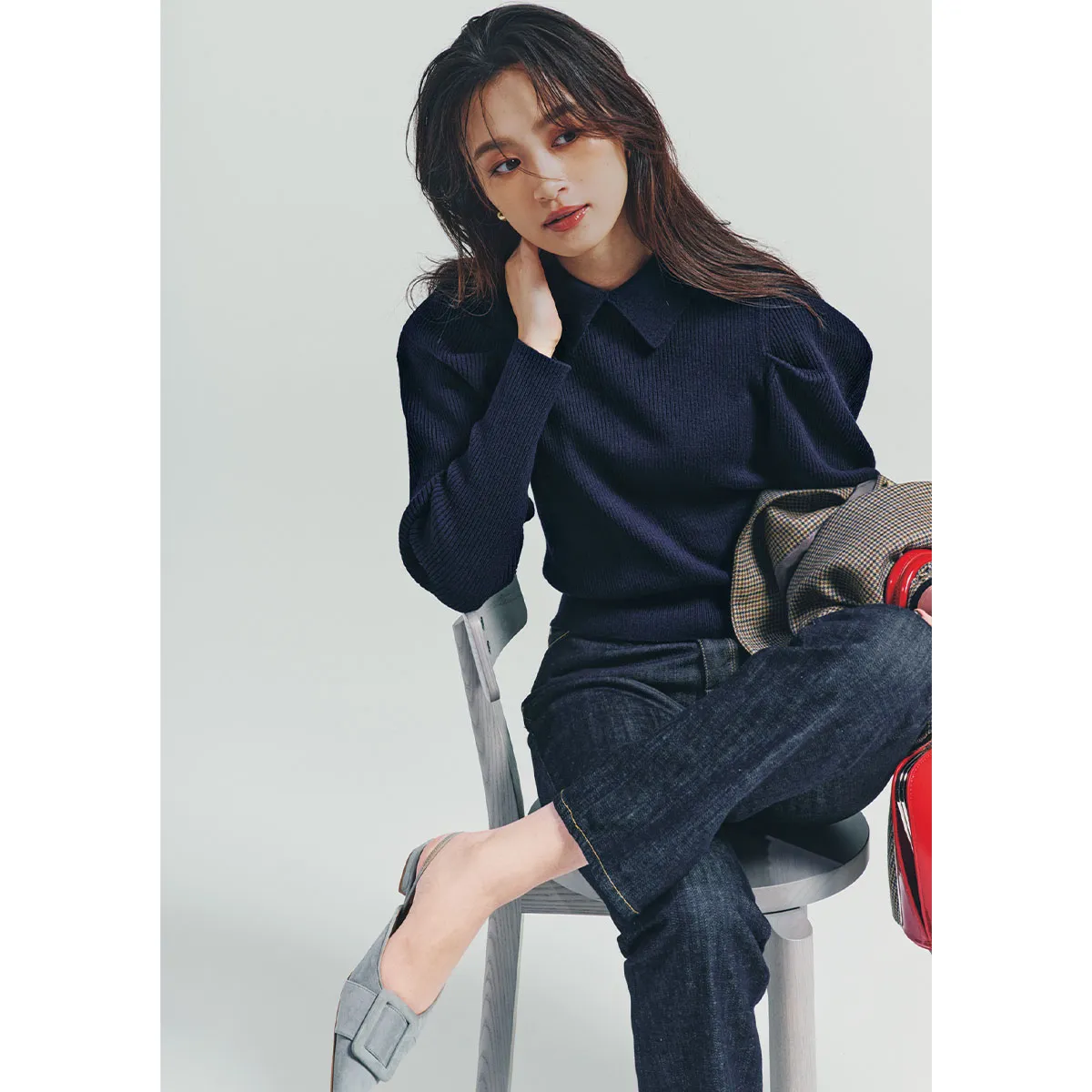 骨格ストレートにおすすめの襟付きトップス×デニムの松山莉奈さん