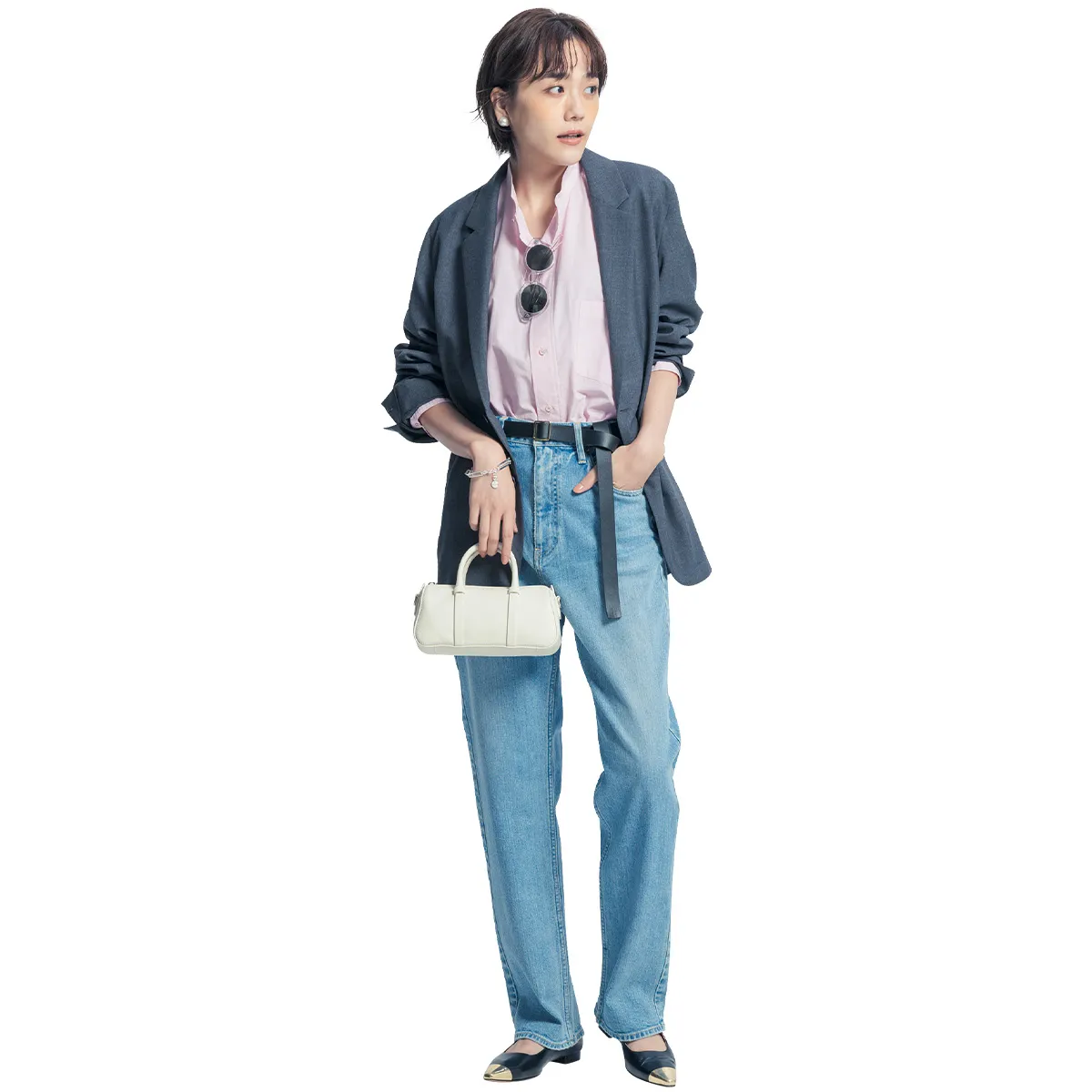 骨格ストレートにおすすめのデニム×シャツ×ジャケットの松井愛莉さん
