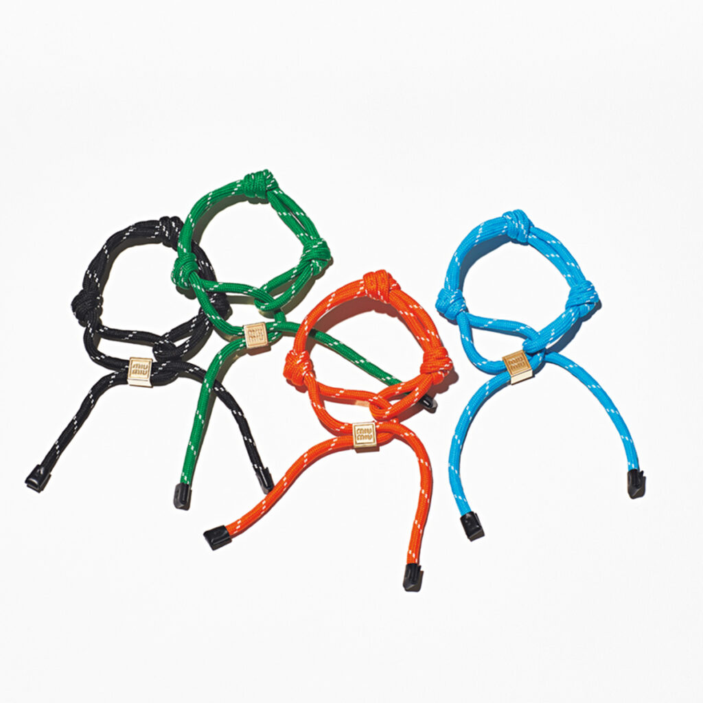 ミュウミュウのコードブレスレット