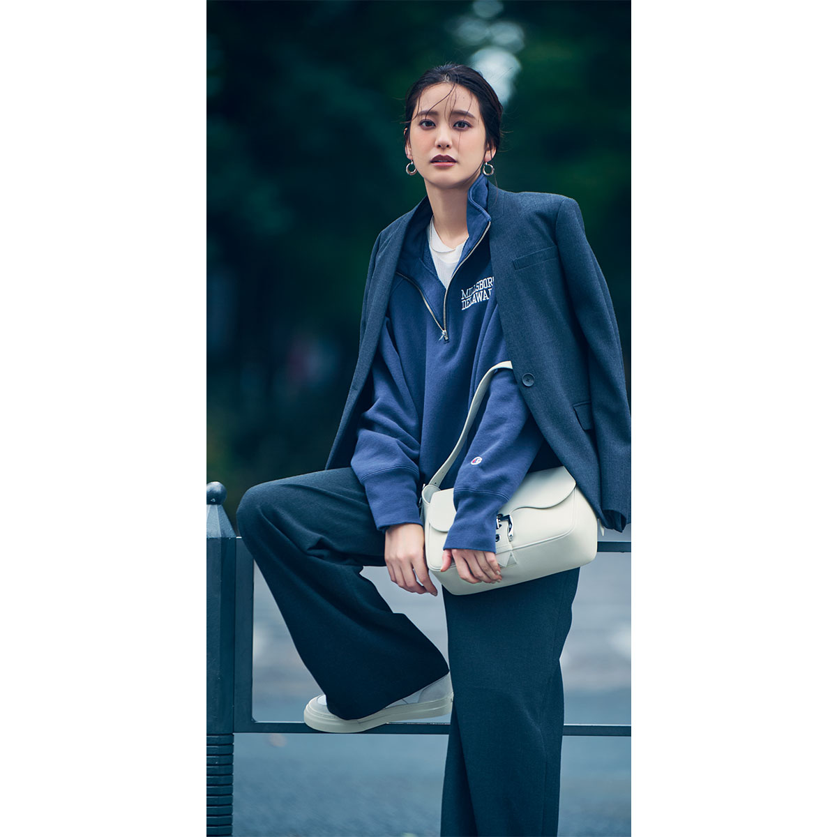 骨格ストレートにおすすめのジャケット×パンツ×ハーフジップの山崎紘菜さん