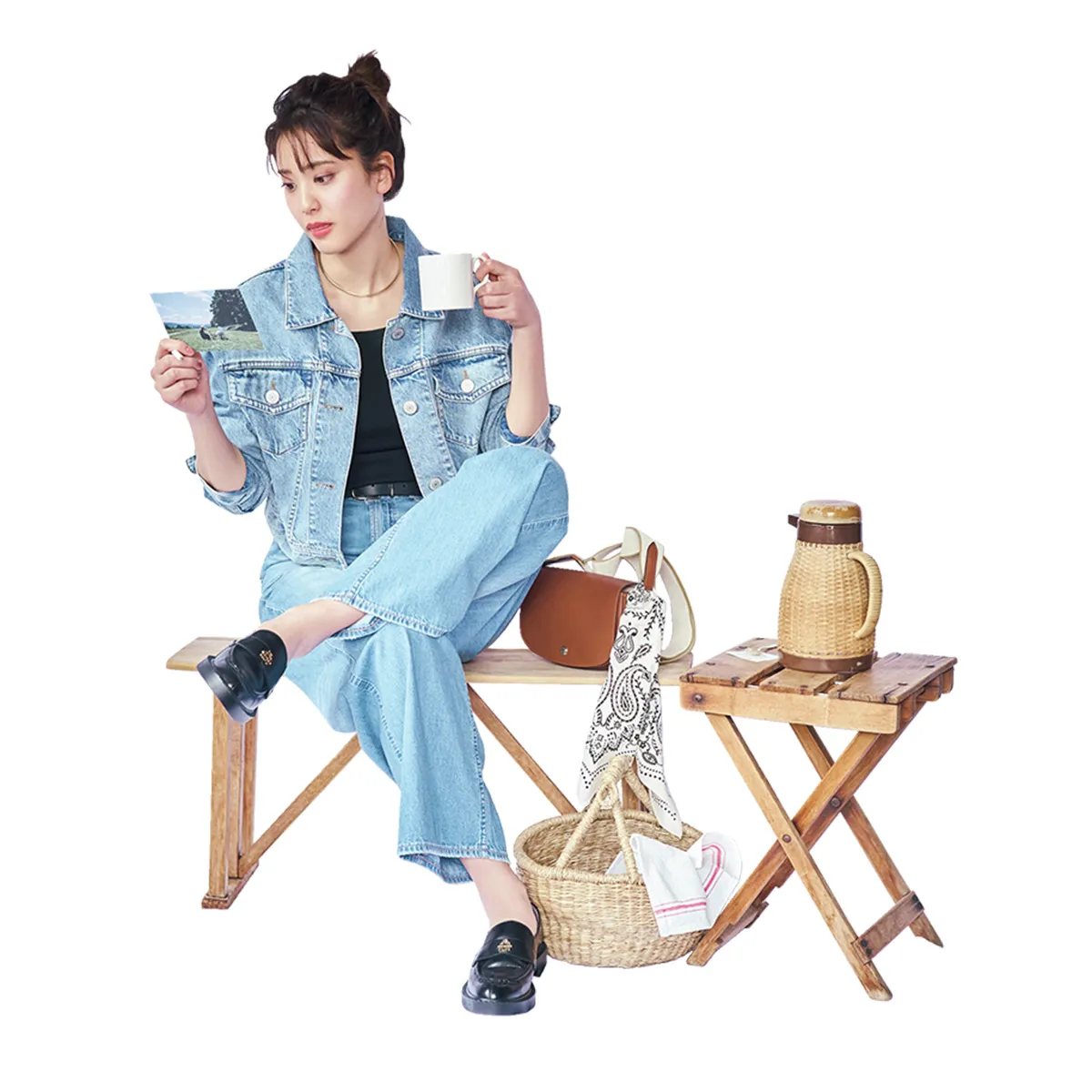 デニムジャケットとデニムパンツを合わせた今年らしいデニムONデニムスタイル