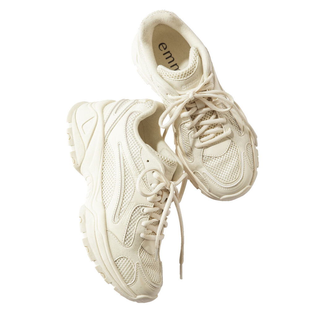 emmiの白ハイテクスニーカー