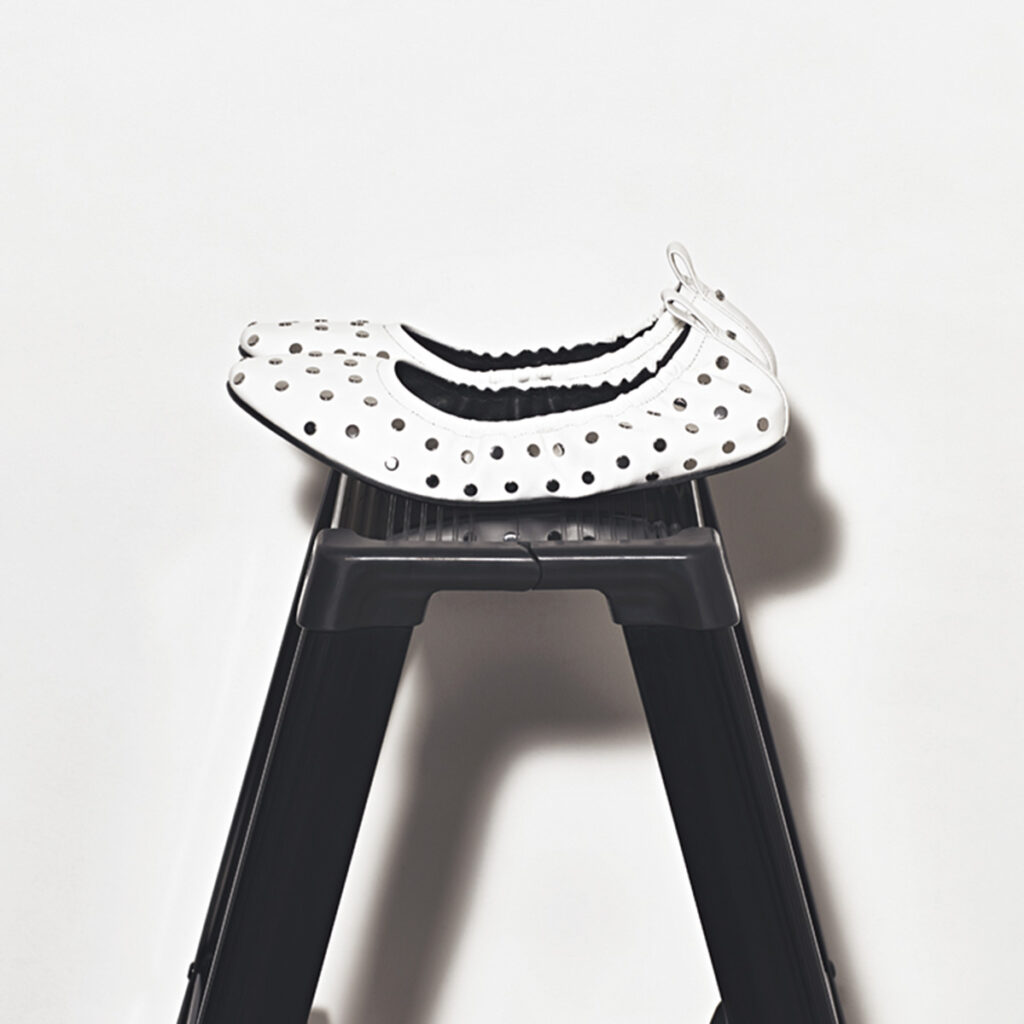 マイケル マイケル・コースのAMY スタッズ レザー フラットシューズ