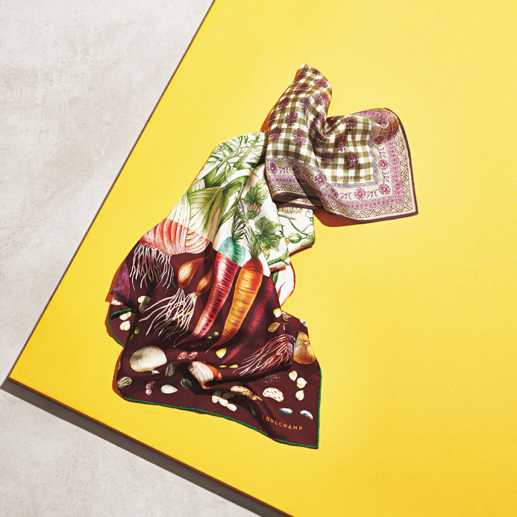 ロンシャンの野菜柄スカーフ