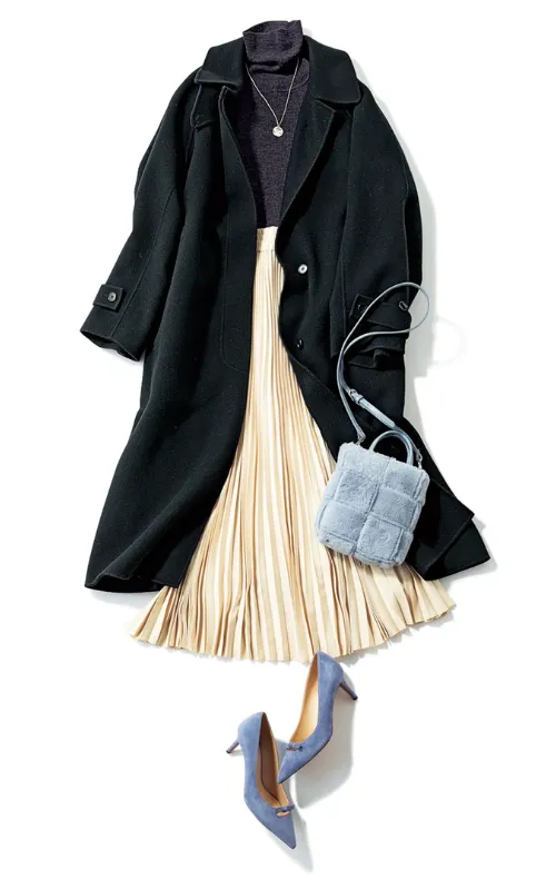 プリーツスカート コーデ・クリームプリーツスカート×タートルニット×コートコーデ