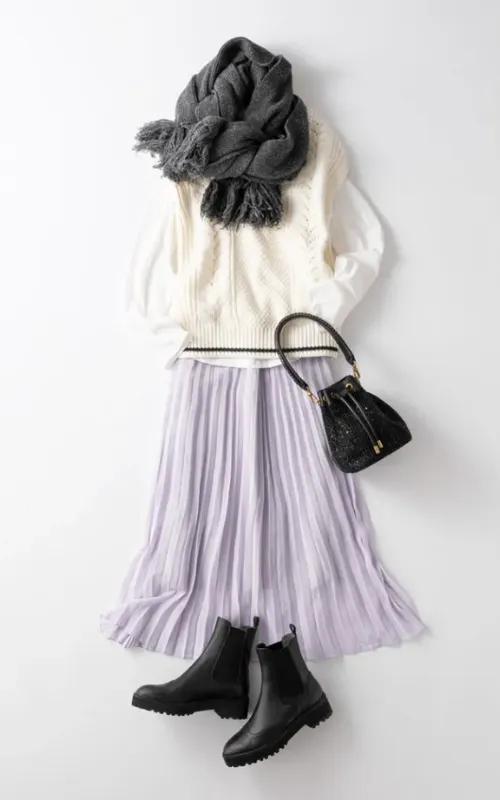 プリーツスカート コーデ・パープルプリーツスカート×カットソー×ニットベスト