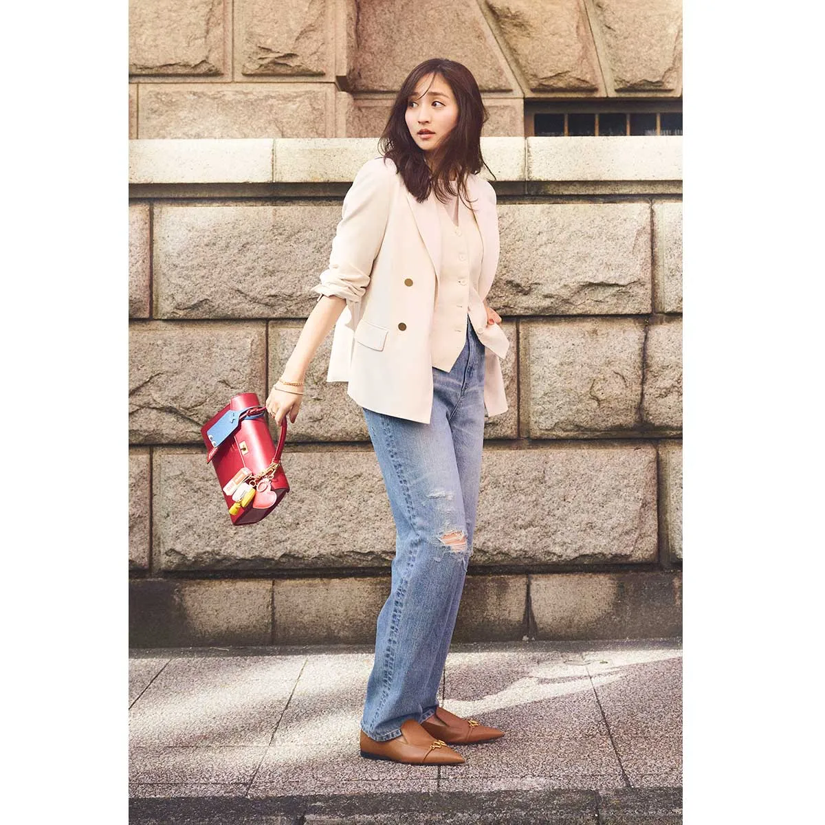 骨格ナチュラルに似合うデニム×ジャケットの堀田茜さん