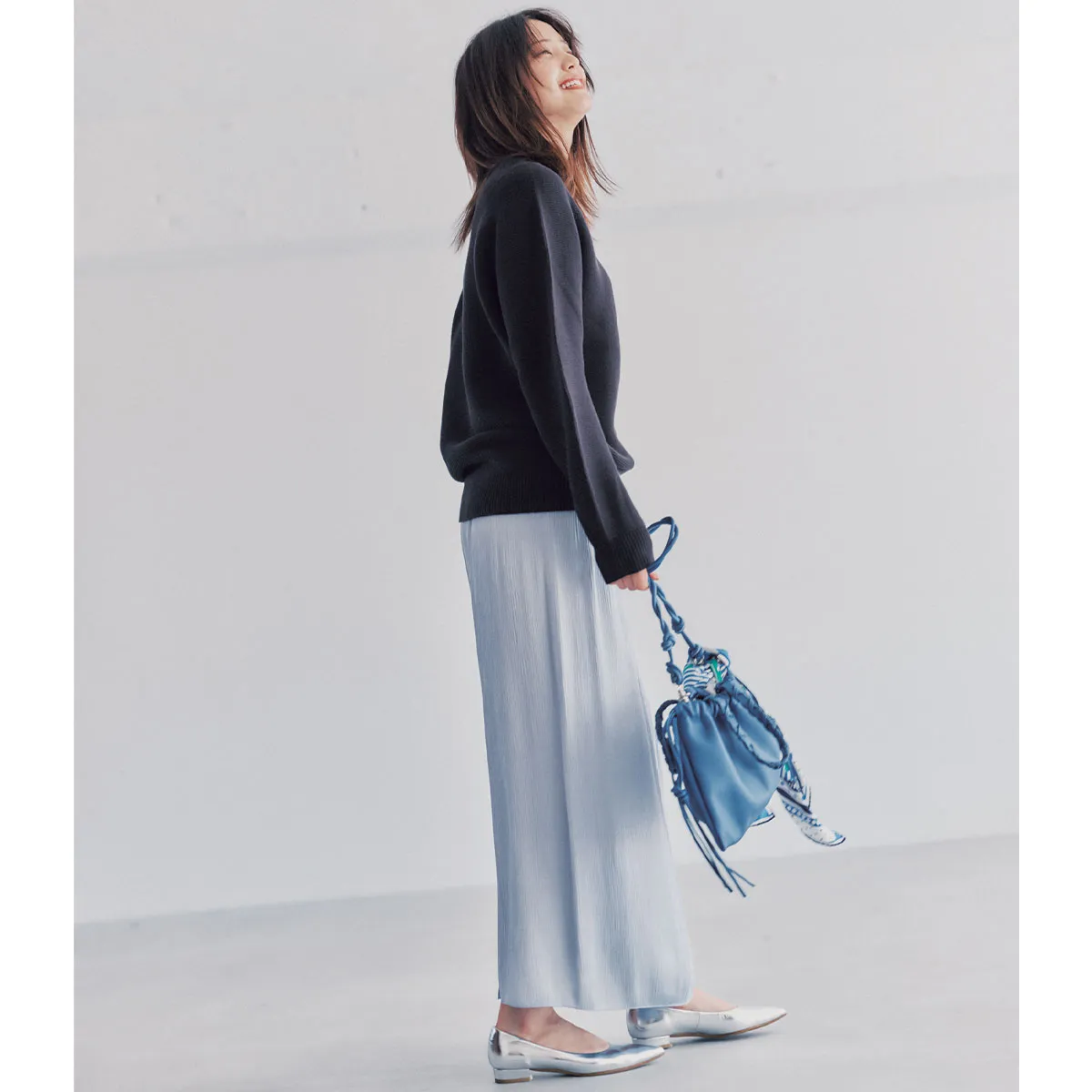 骨格ナチュラルに似合うメンズニット×スカートの山崎紘菜さん