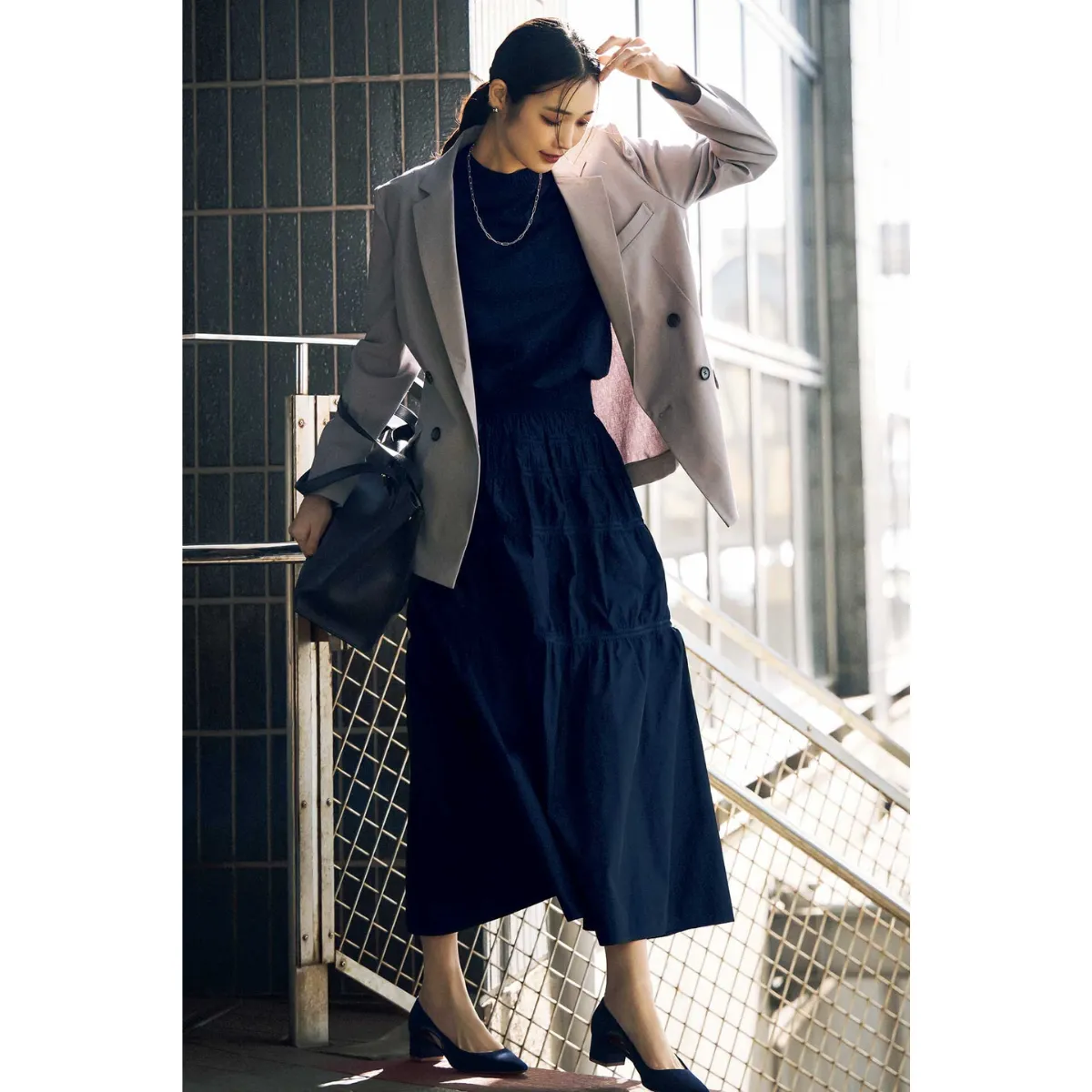 骨格ナチュラルに似合う黒ワンピ×ジャケットの林田岬優さん